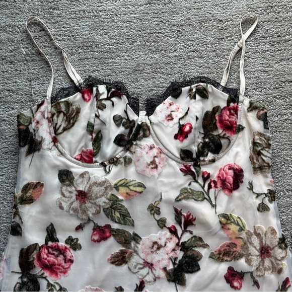 Rare London Floral Mini Dress – L (US8) – Romantic Lace Trim & Velvet Details - Picture 8 of 14